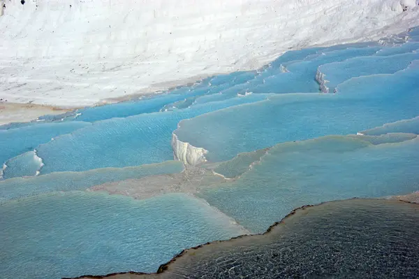 Pamukkale, Türkiye 'nin güneybatısında doğal bir bölge ve turistik bir merkezdir.