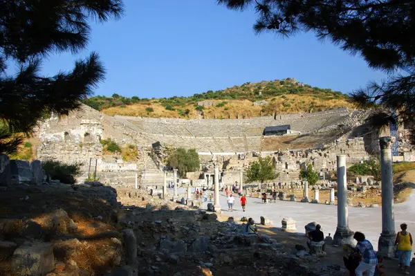 Antik Ephesus şehrinde, çağdaş hindinin batı kısmında.