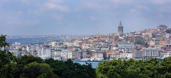 Istanbul, historiskt känt som Bysans och sedan Konstantinopel — Stockfoto