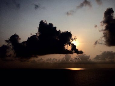 Güzel Sun Rise denize.