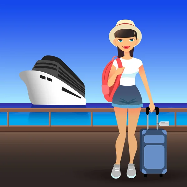 Jovem mulher vestindo roupas casuais no porto. Desenhos animados menina plana vai em cruzeiro no navio. Senhora viajante no chapéu está de pé no cais com uma mala e uma mochila . —  Vetores de Stock