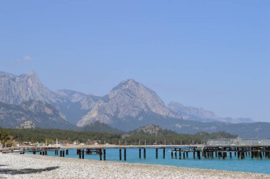 Türkiye'de dağa yakın turkuaz deniz