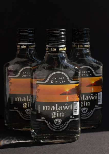 KYIV, UKRAINE - Nisan 03, 2020: 200 ml 'lik üç şişe Malawi cininin arka planda yan yana durduğu dikey fotoğraf. Ulusal bir Malavi alkollü içeceği.