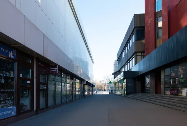 KYIV, UKRAINE - APRIL 5, 2020: Empty street with closed shops near Livoberezhna subway during quarantine time. No people because of coronavirus. Perspective view — Stock Photo, Image