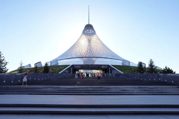 NUR-SULTAN, ASTANA, KAZAKHSTAN - JUNE 3, 2015: Khan Shatyr Entertainment Center at the center of photo with amazing sunset pleasant light. People are doing shopping — Stock Photo, Image