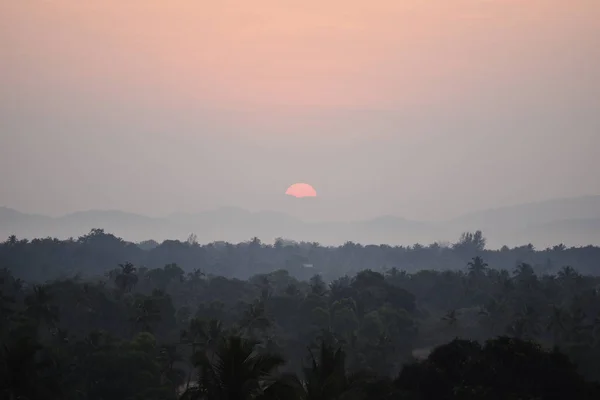 Pembeyle güzel, Hint gün batımı.
