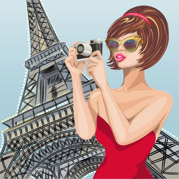 Mujer sexy Pin-up toma fotos en cámara cerca de la Torre Eiffel en París. Pop Art vector — Archivo Imágenes Vectoriales