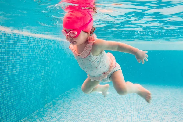 Babyhintergrund Glückliche Kleinkinder Lernen Schwimmen Tauchen Unter Wasser Mit Spaß — Stockfoto