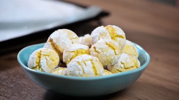 Hand puts lemon cookies in a bowl — Stock Video