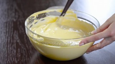 Kek için hamur karıştırma Şef