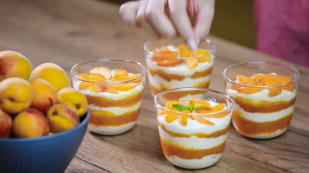 Womens hand decorated mint apricot mousse — Stock Video