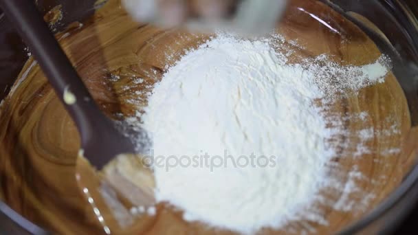 Kneading chocolate dough in a glass bowl.Pour the flour — Stock Video