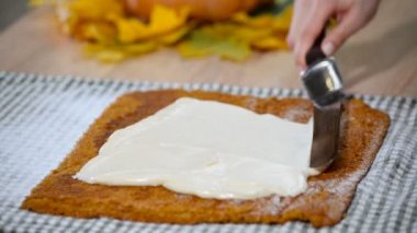 Kabak yemek krema ile rulo.