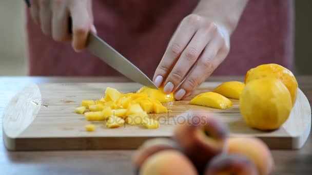 Girl peach slices on a wooden Board — Stock Video