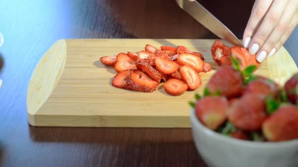 Cutting strawberry in kitchen — Stock Video
