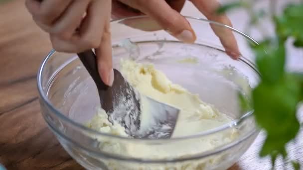 Mixing Cream Mixing Bowl Using Spatula — Stock Video