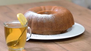 krema şeker ile taze pişmiş limon gugelhupf