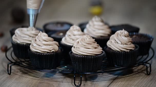 Decorating Chocolate Muffin Vanilla Cream — Stock Video