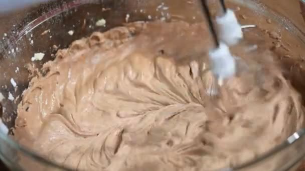 Maak vullend. Koken chocolade crème. — Stockvideo