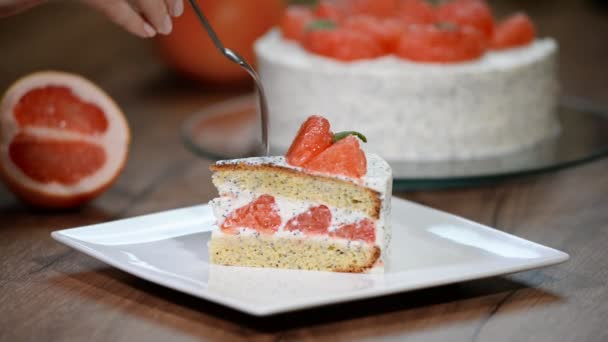 Eat Piece Grapefruit Cake — Stock Video