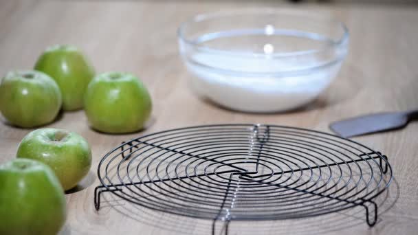 Tarta Manzana Recién Horneada Con Merengue — Vídeos de Stock