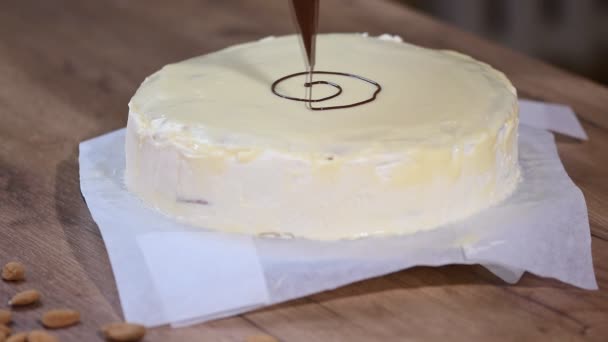Готовить Торт Украшение Торт Шоколадом — стоковое видео