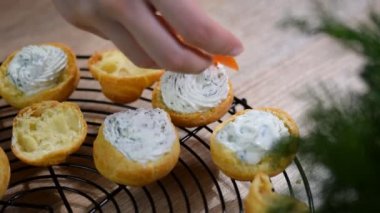somon ve krem peyniri ile profiterol
