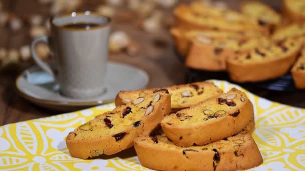 Galletas Biscotti Italianas Con Una Taza Café — Vídeos de Stock