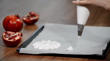 Hamur hamur işi çanta sıkmak.