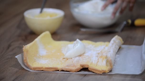 Cucinare Dolce Rotolo Torta Con Ananas — Video Stock