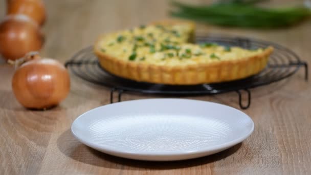 Tarta Francesa Con Cebolla Queso Primer Plano Los Alimentos — Vídeos de Stock