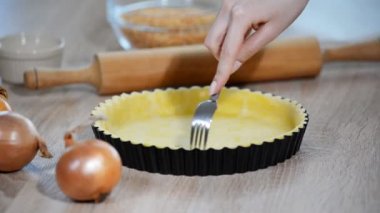 Pasta kasanın Bankası her yerde bir çatalla pislik. Soğan pasta yapma.