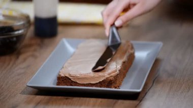 Eller smear pasta çikolatalı krema ile