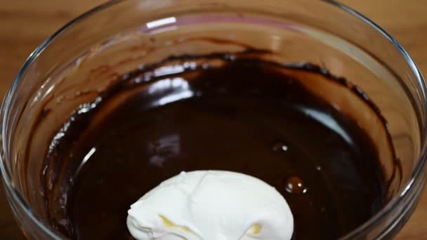 Процесс Приготовления Шоколадного Мусса — стоковое видео