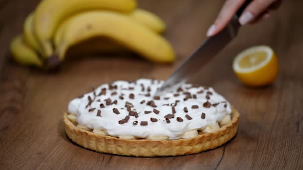 Banoffee Pite Banán Tejszínhab Krém Csokoládé Vágás Darab Banoffee Pite — Stock videók