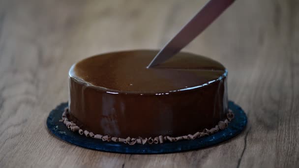 Smaltimento Torta Mousse Cioccolato Primo Piano Tagliare Pezzo Torta Cioccolato — Video Stock