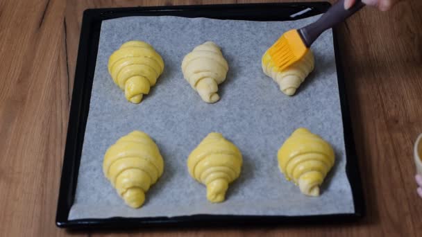 Chiudere Croissant Crudi Prima Della Cottura Pasticceria Classica Francese — Video Stock