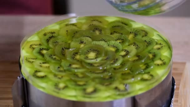 Delicious Kiwi Cake Dessert Jelly Pouring Jelly Cake — Stock Video