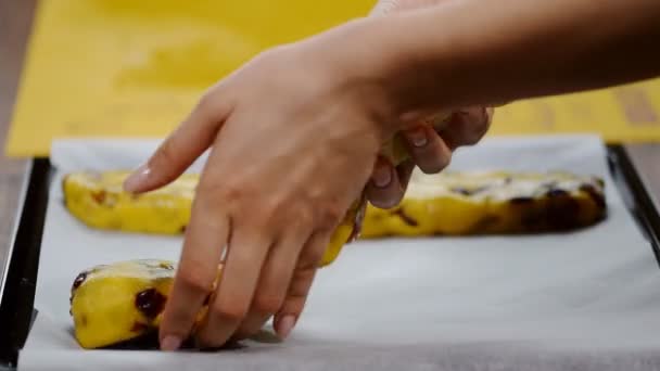 Pâte biscotti canneberge préparer pour la cuisson . — Video