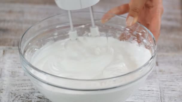 Beat Until Stiff Egg Whites With One Electric Whisk, Close Up. Egg Whites, Cook — Stock Video