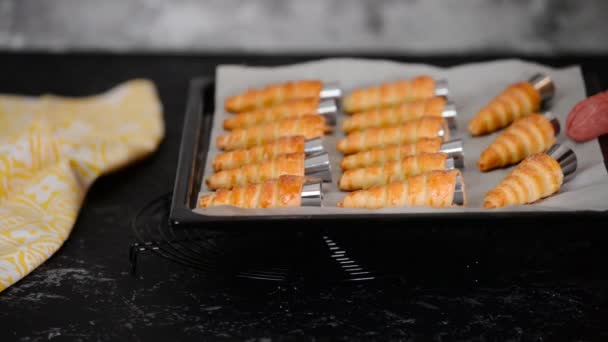 Freshly baked puff pastry vanilla horns on the baking sheet. — Stock Video