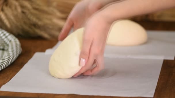 Beker preparing bread for the oven. — Stock Video