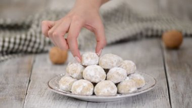 Geleneksel Noel kartopu kurabiyeleri, şekerli bisküviler.