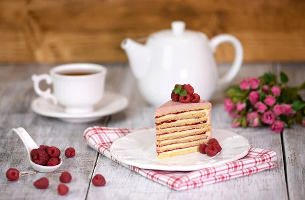 Slice Of Layered Creamy Fruit Cake. Raspberry Layer Cake. — Stock Photo, Image