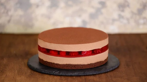 Ahududu reçelli lezzetli çikolatalı mus keki..