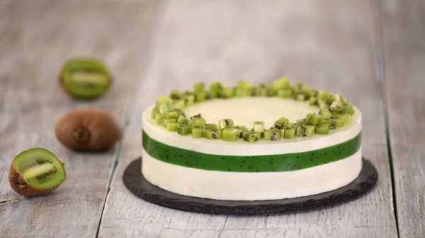 Kivili ev yapımı mus keki. Taze Kivili Fransız Pastası.