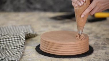 Baker Çikolatalı Pastası Kremalı.