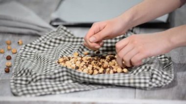 Mutfaktaki kabuktan temiz eller..