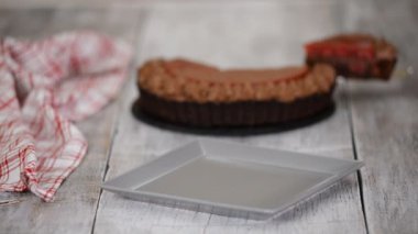 Kirazlı ve çikolatalı lezzetli çikolatalı tart..