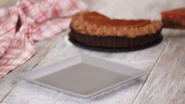 Kirazlı ve çikolatalı lezzetli çikolatalı tart..